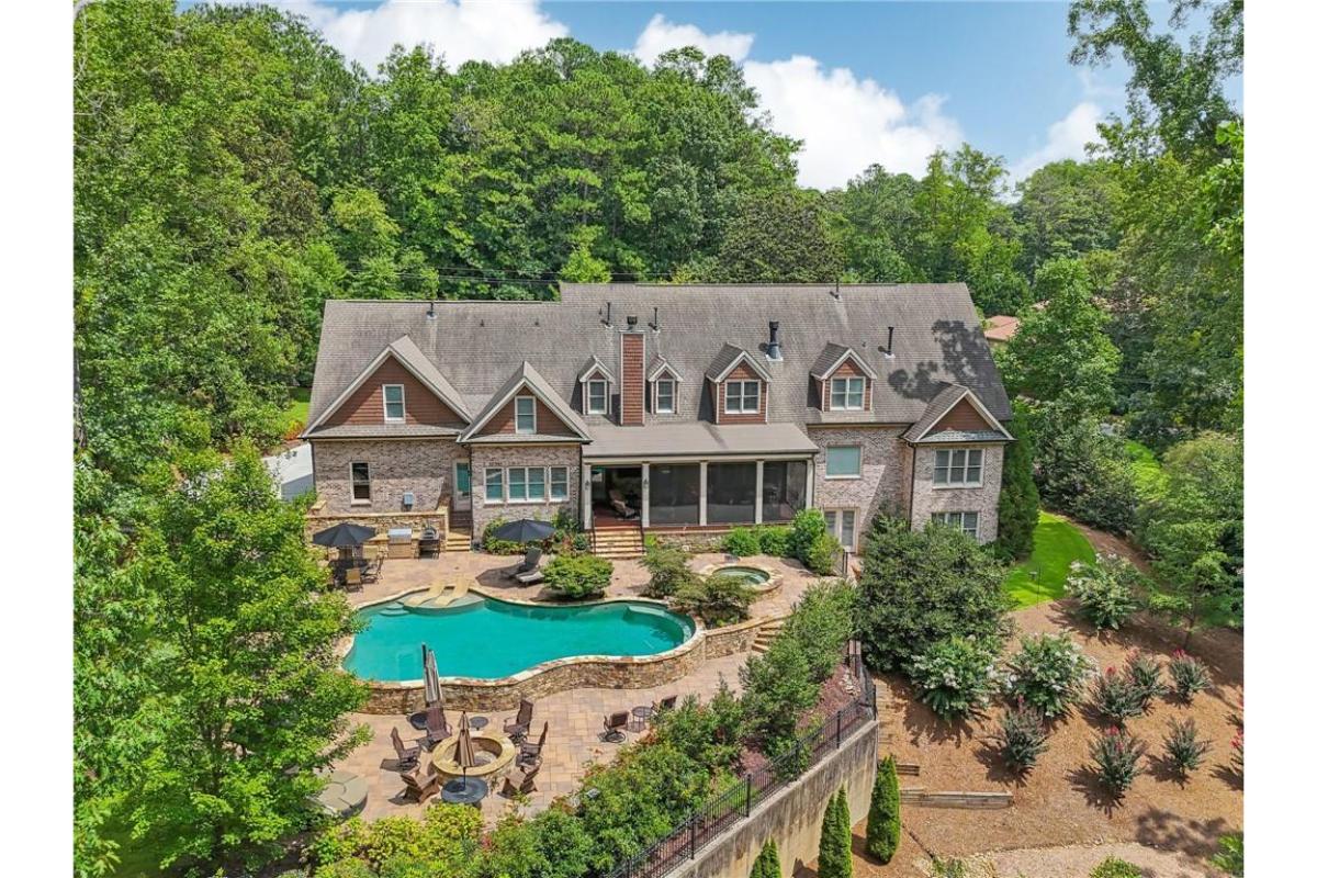 6-Bedroom Mansion 