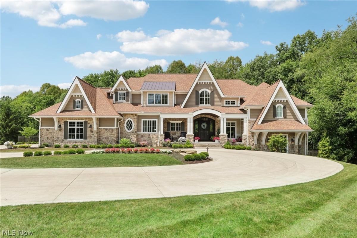 Front view of the house.