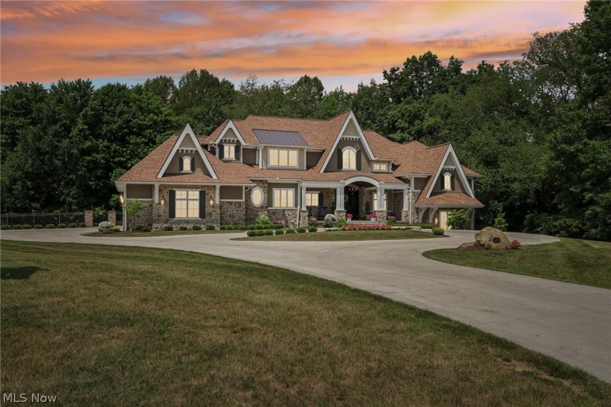Front view of the house.