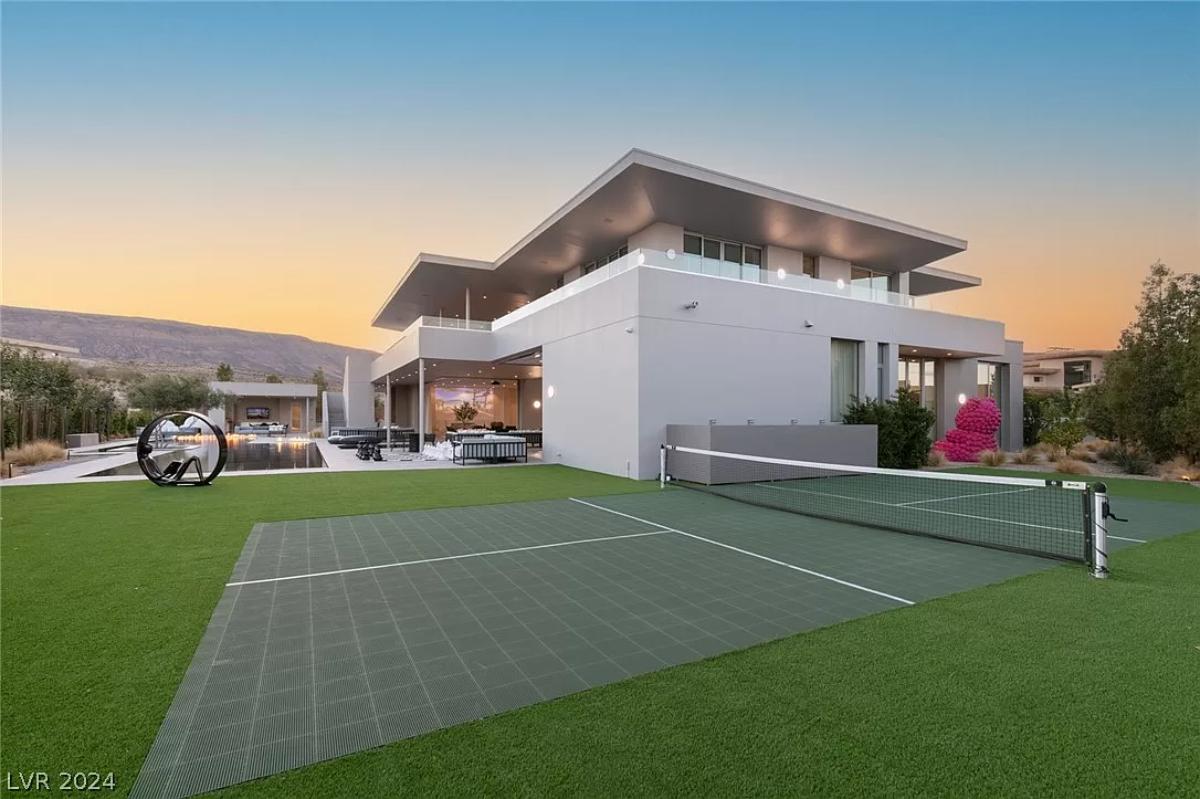 Tennis court
