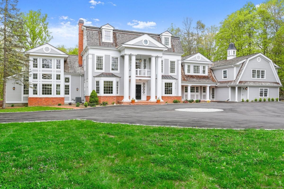 Front view of the mansion.