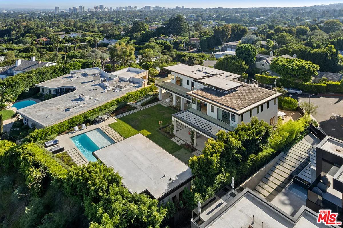 Aerial view of the mansion.