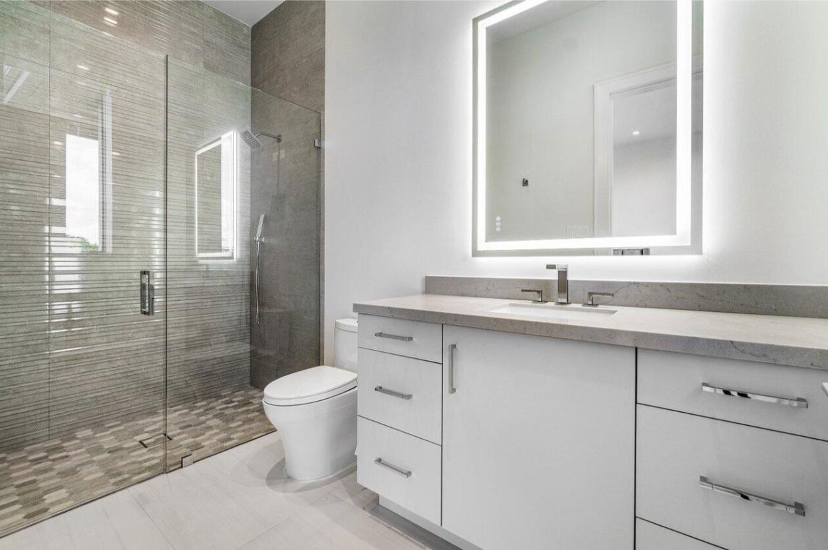 Bathroom with a sink, toilet and a walk-in shower.