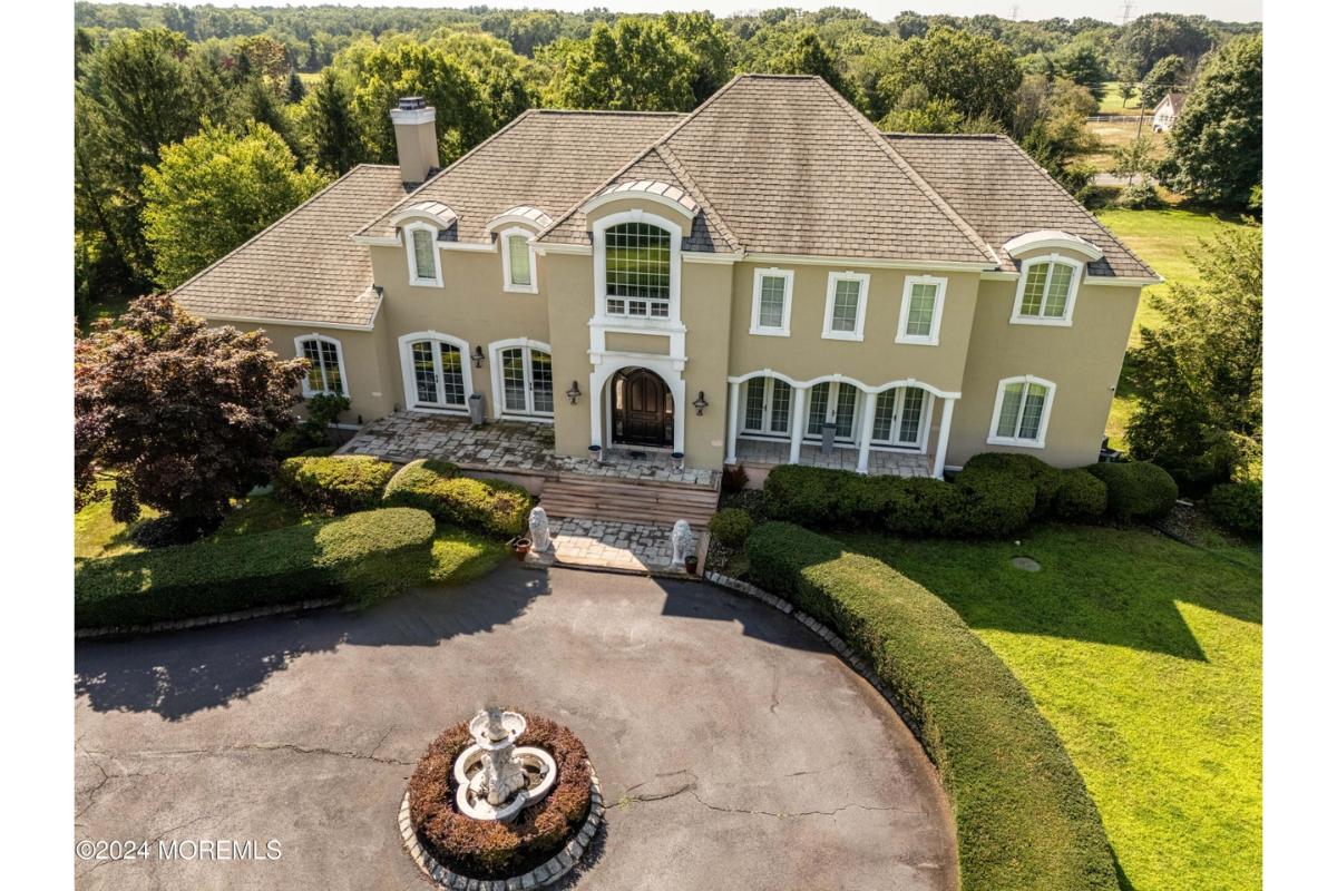 6-Bedroom Mansion 