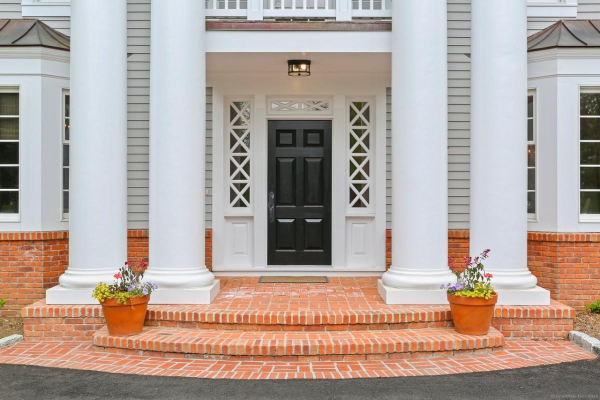 Front entry of the mansion.