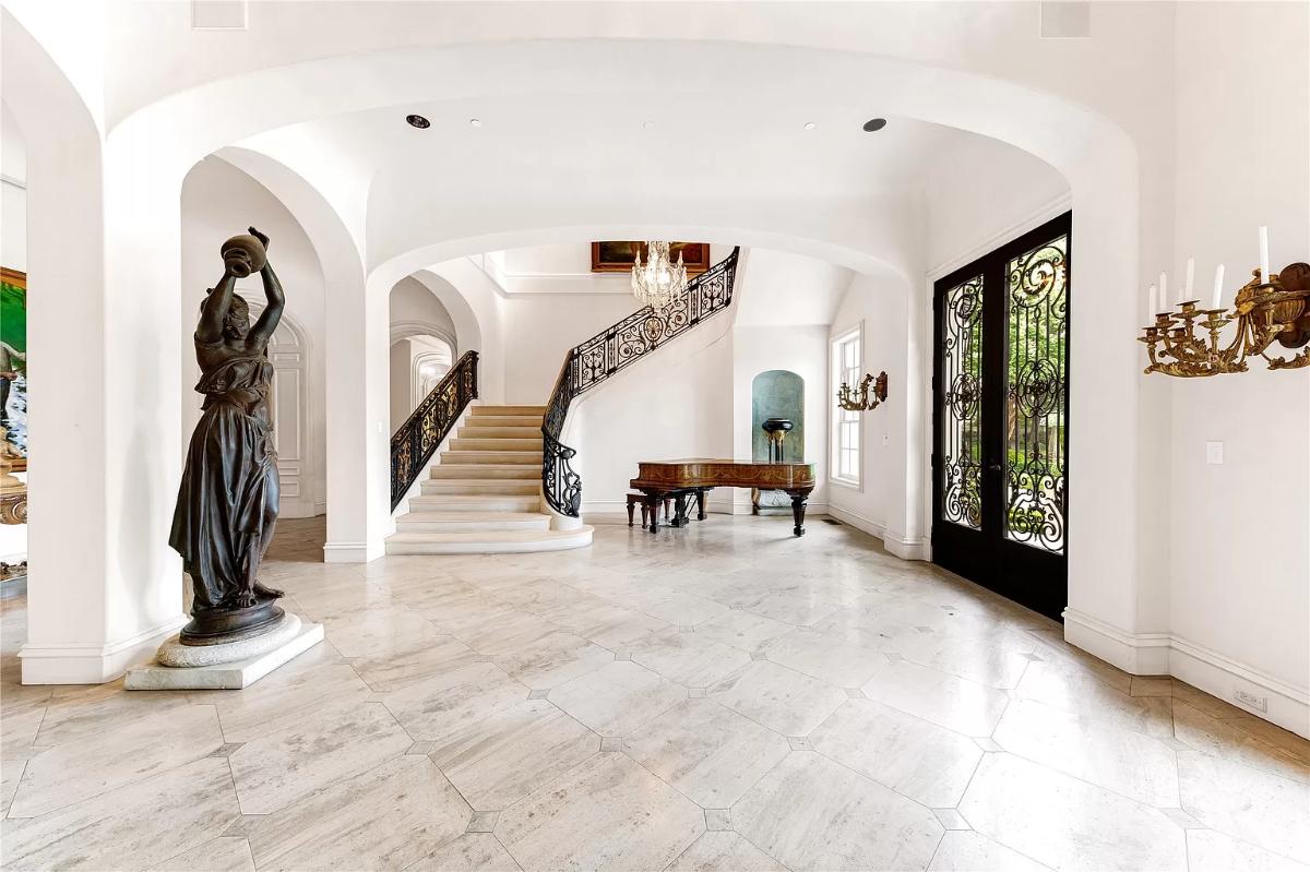 Foyer with a chandelier and stairs.