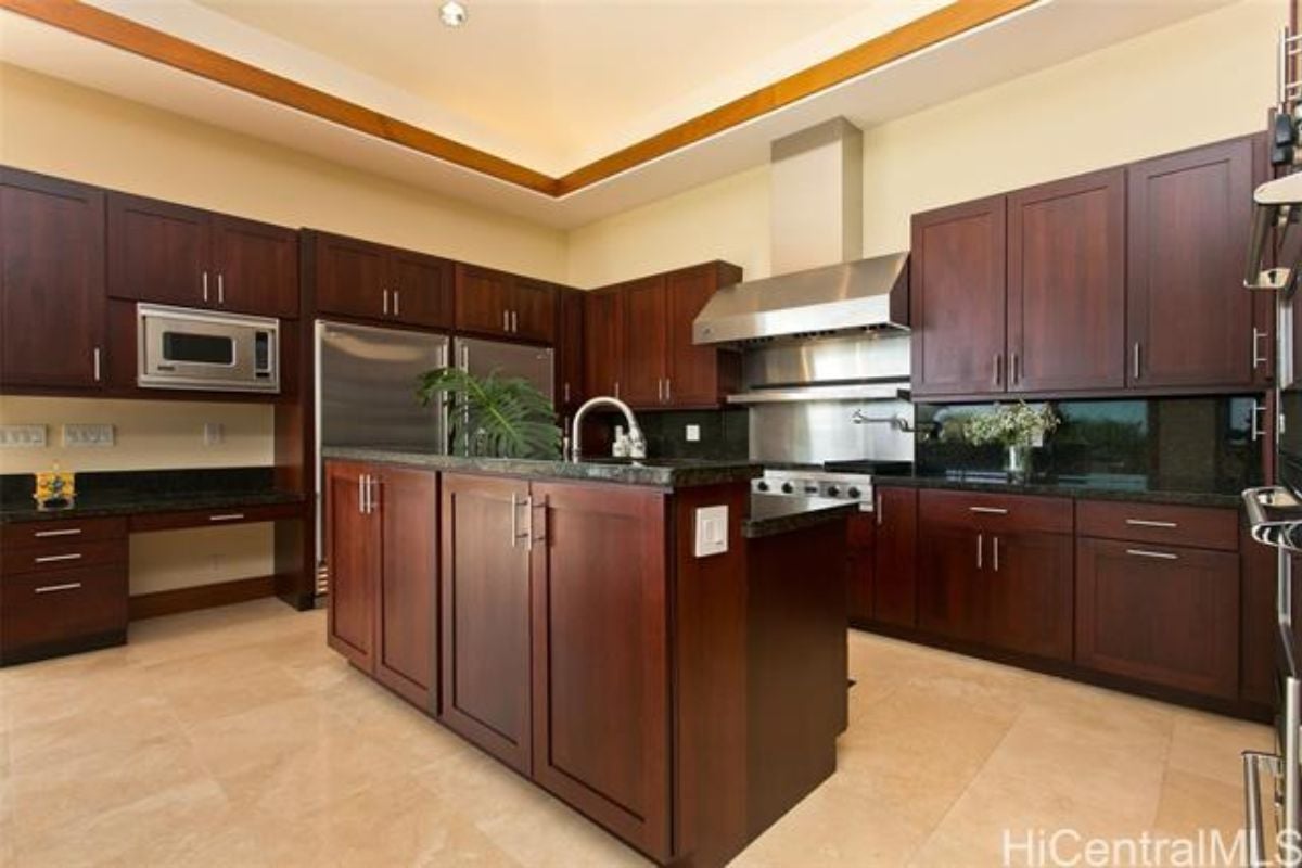 A kitchen with countertops, cabinets, a sink, and kitchen appliances.