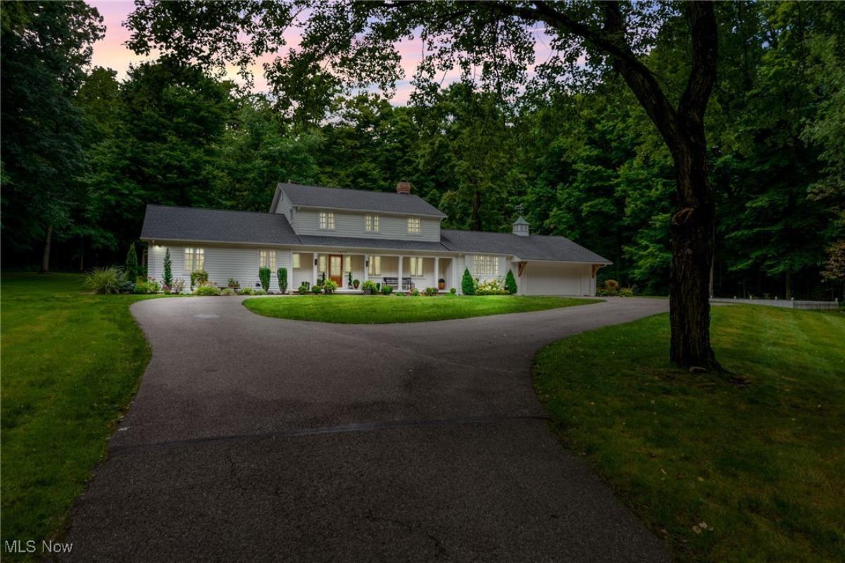 Front view of the house.