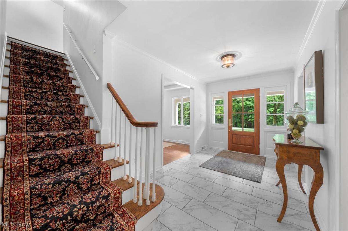 Foyer with tile flooring.