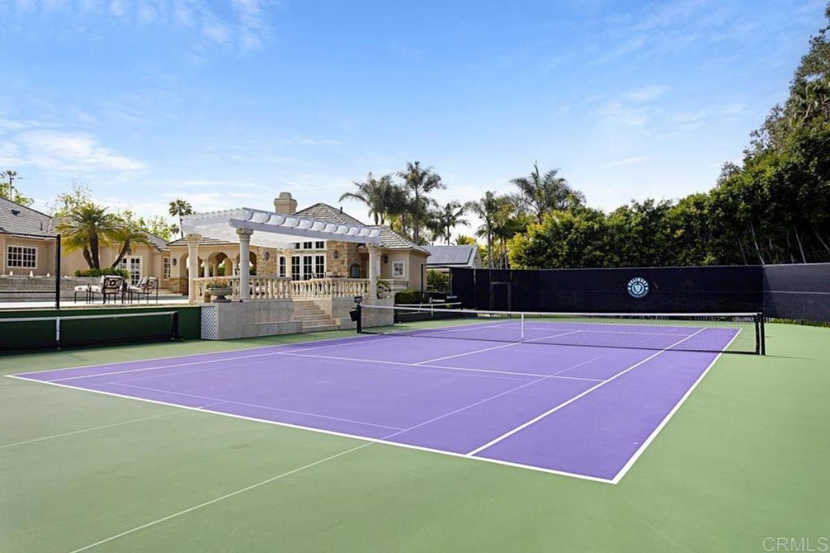 An outdoor tennis court.