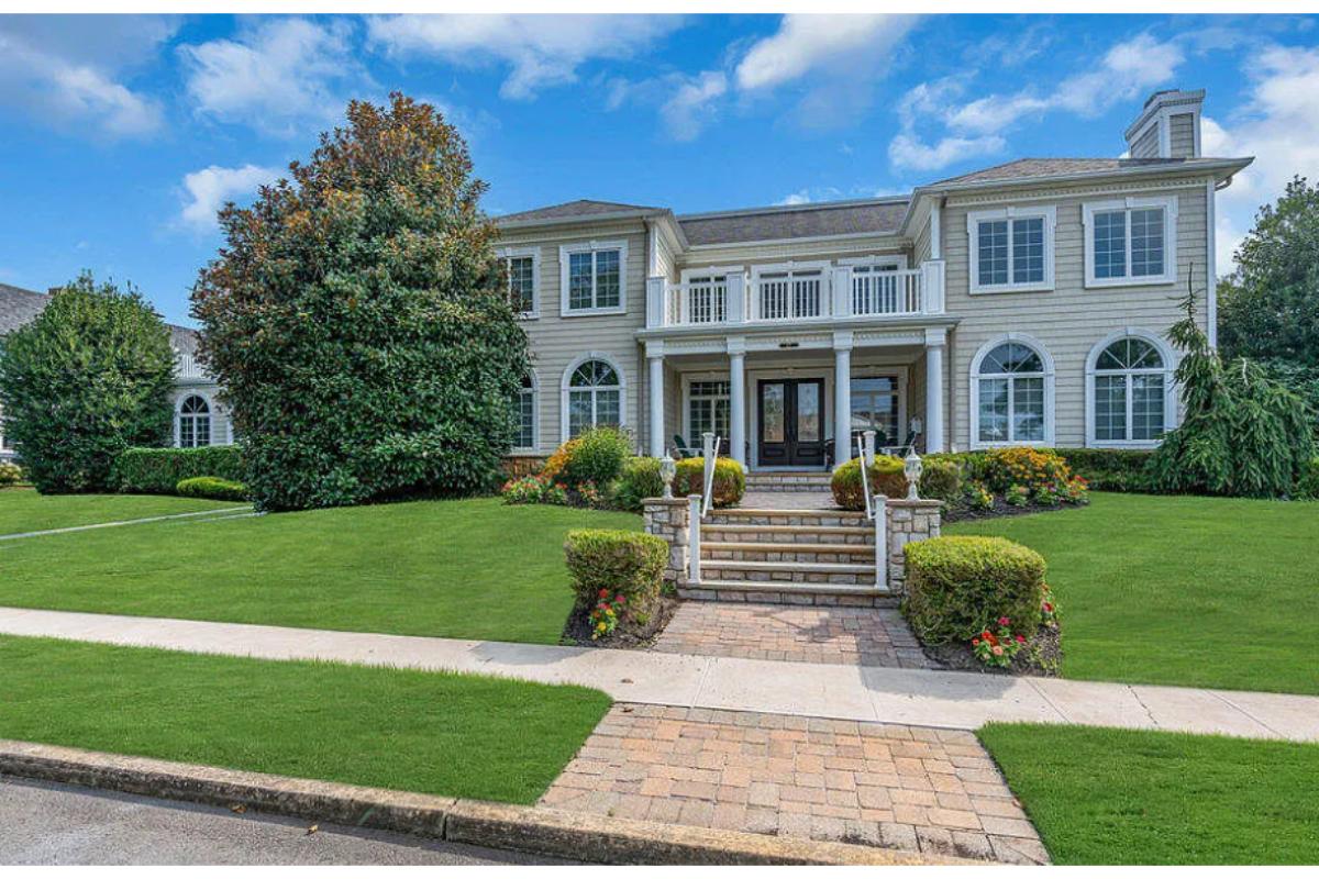 7-Bedroom Mansion 