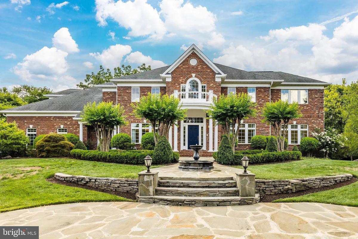 Front view of the house.