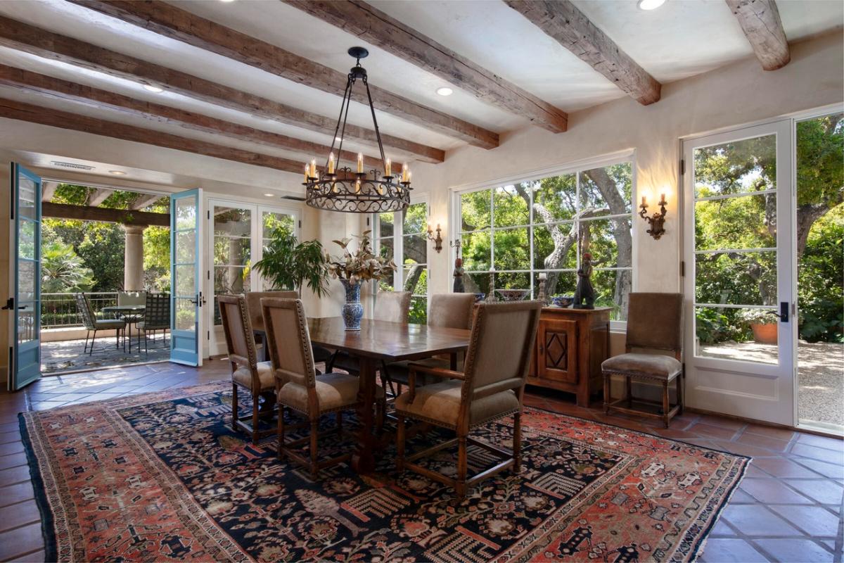 Dining room with a chandelier and vaulted ceilings.
