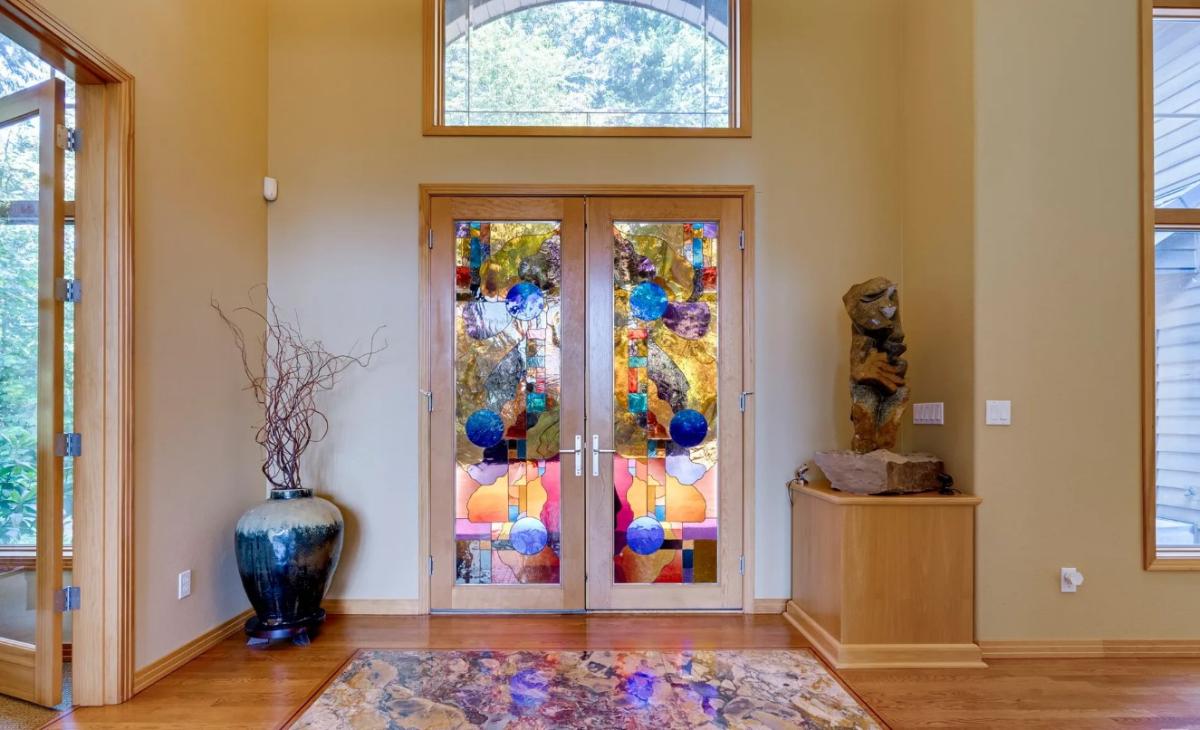 Foyer with a hardwood flooring.