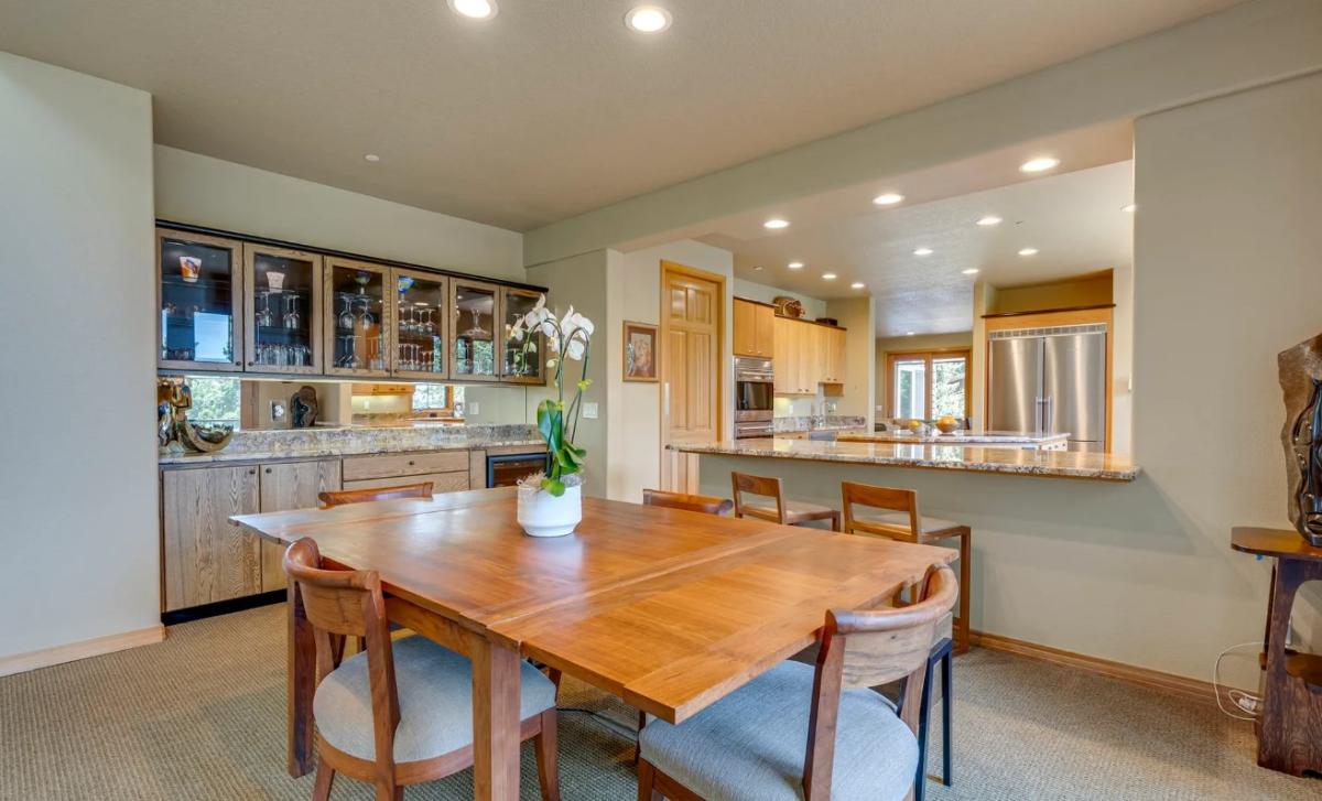 Breakfast nook