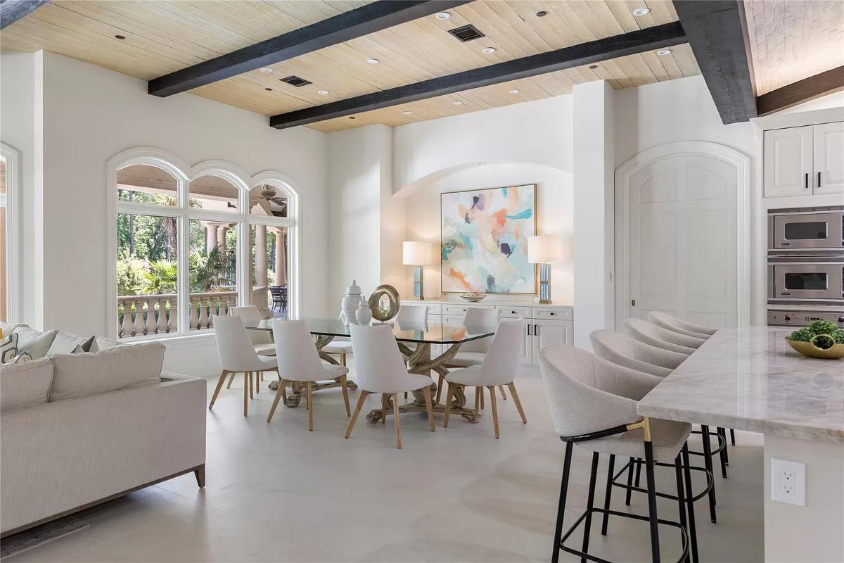 Breakfast nook