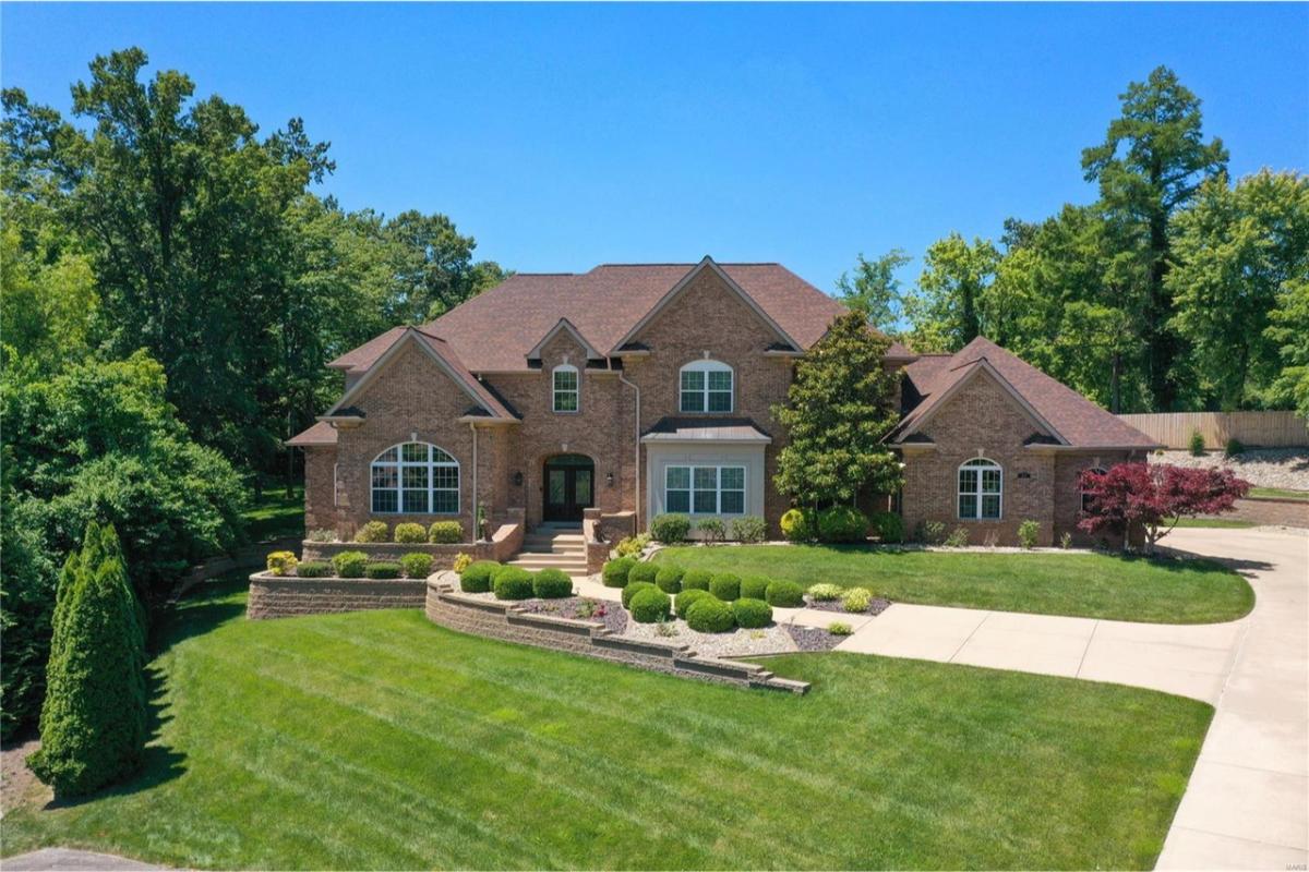 6-Bedroom Mansion 