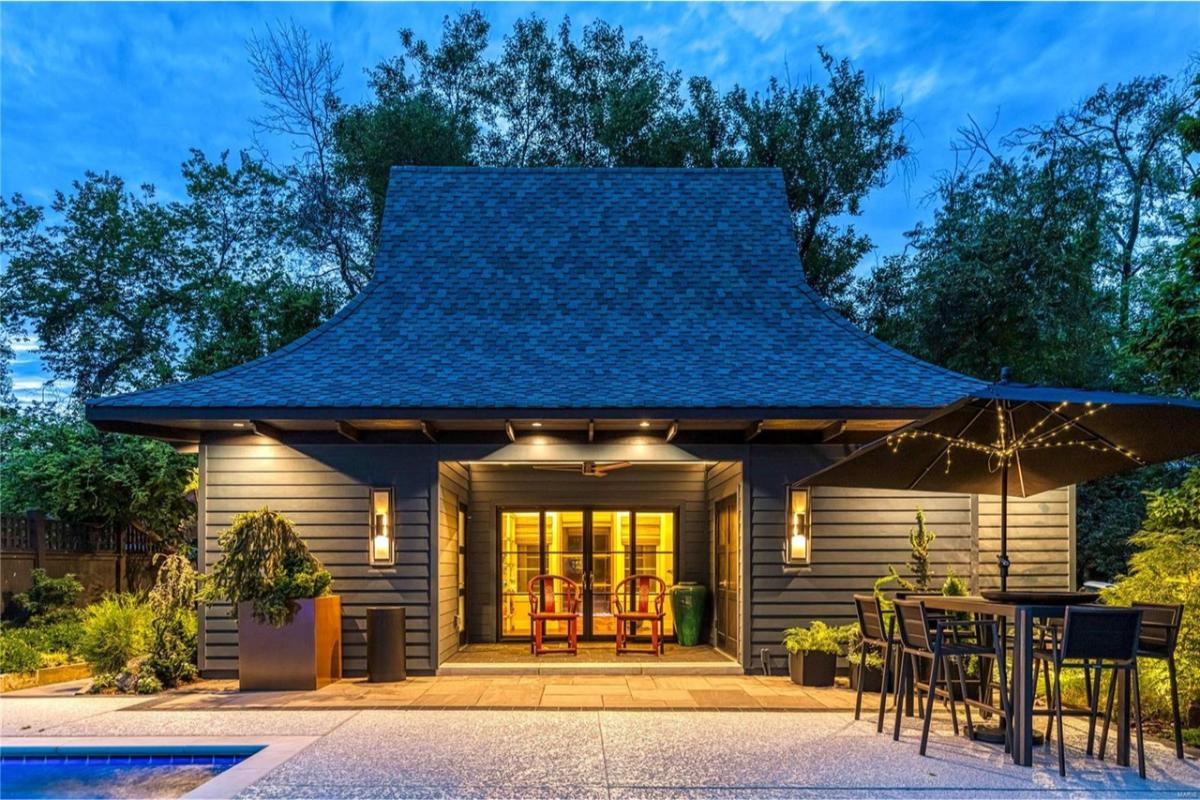 Pool house