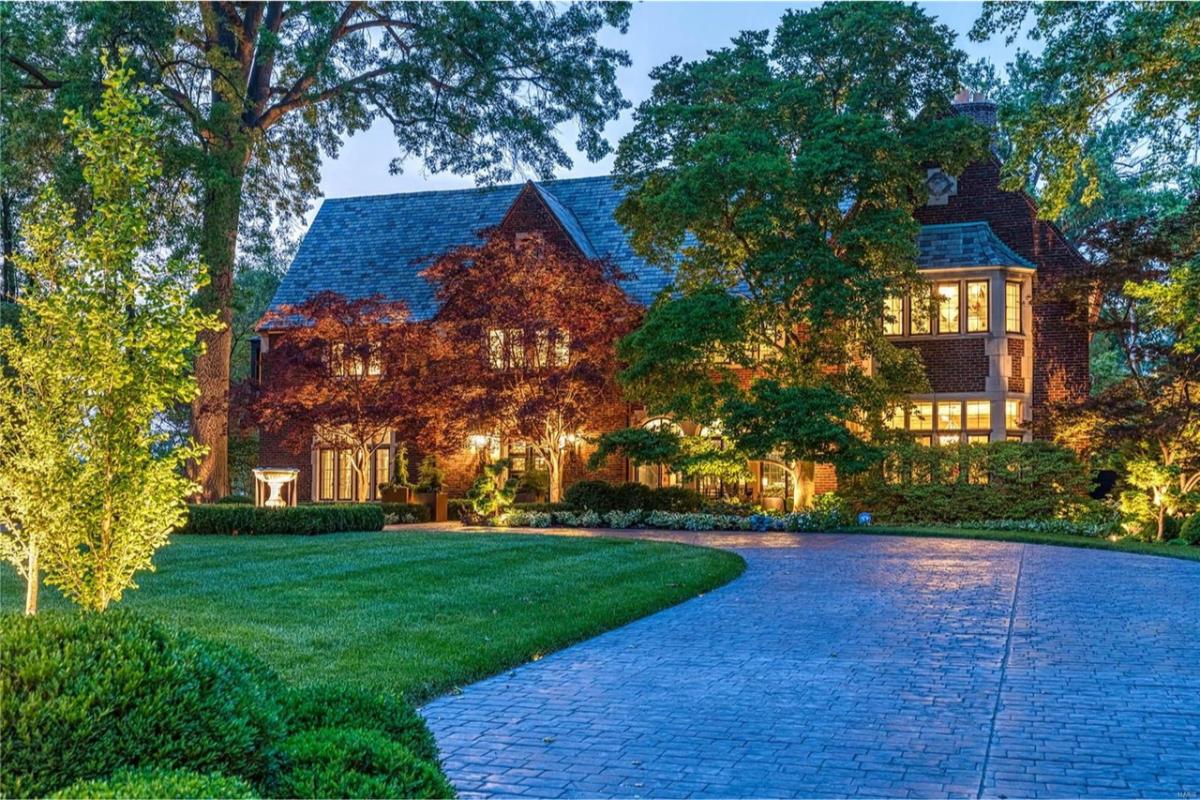 6-Bedroom Mansion 