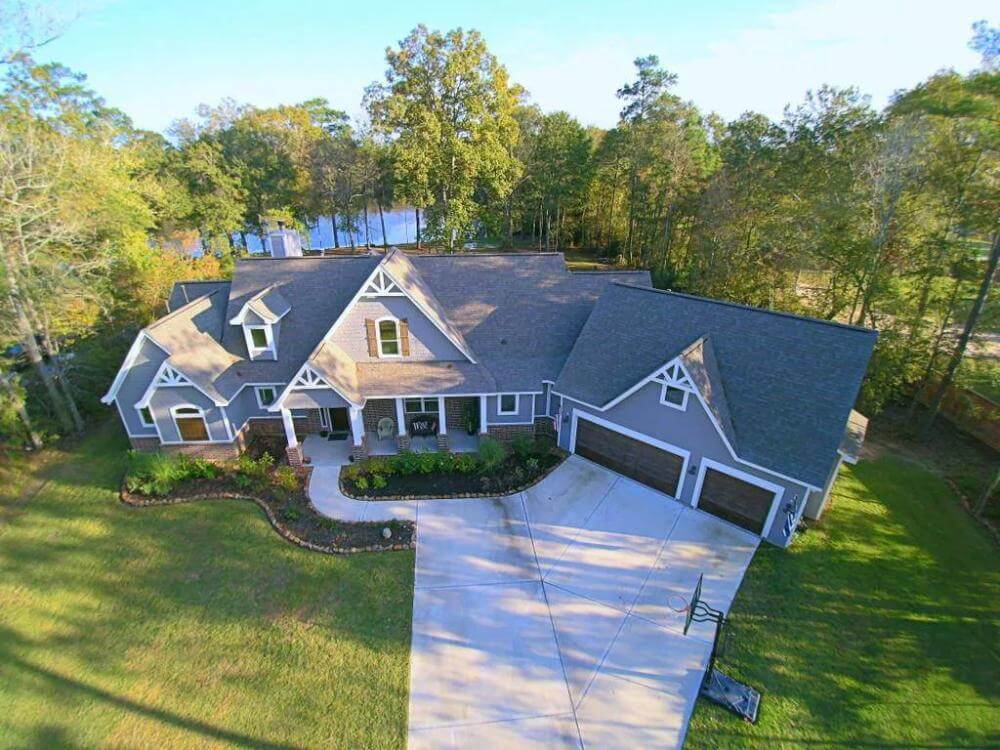 Aerial view of the Tres Le Fleur rustic ranch.