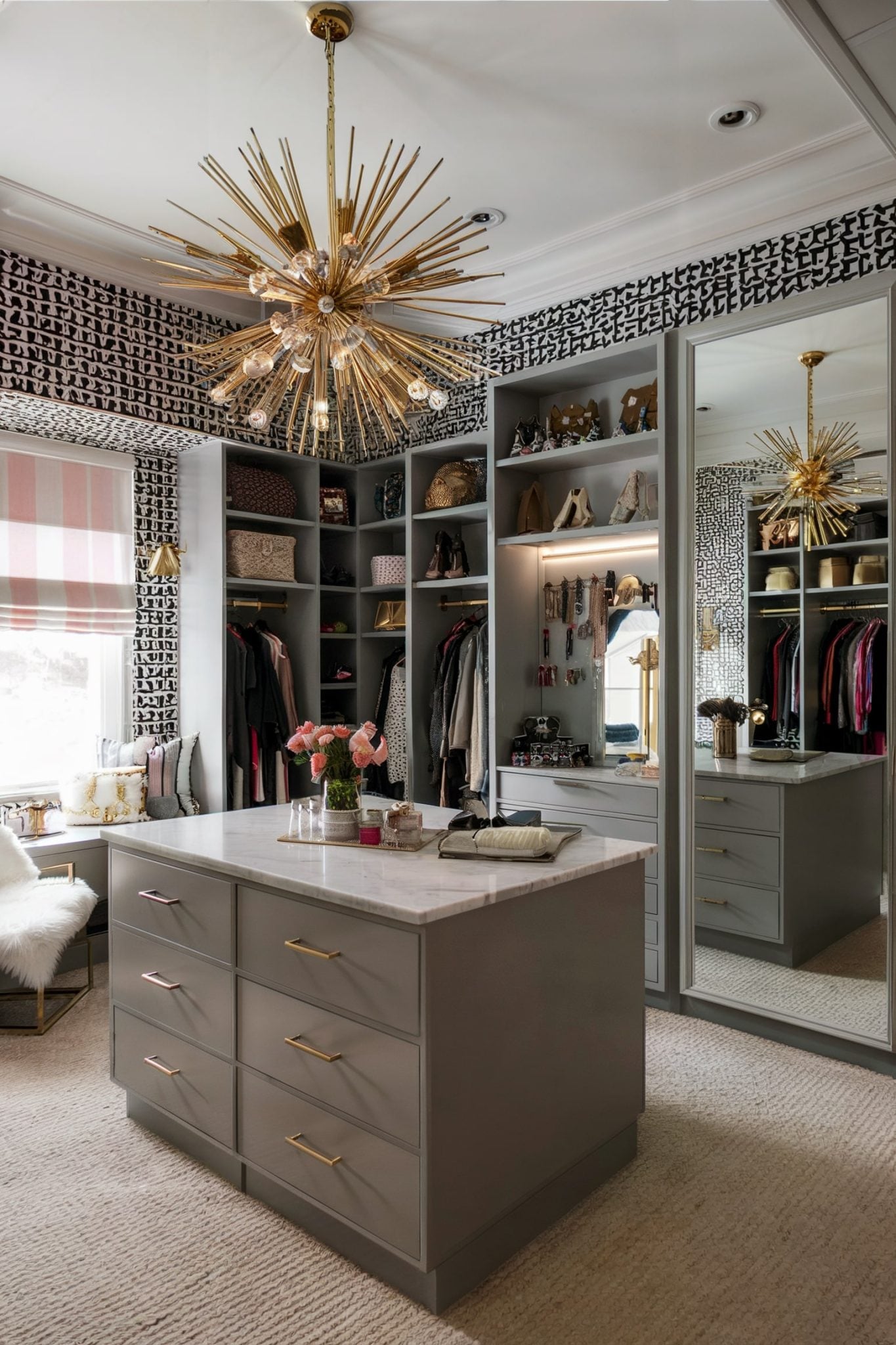 23 Distinguishing Features of Luxury Walk-in Closets that Make Them