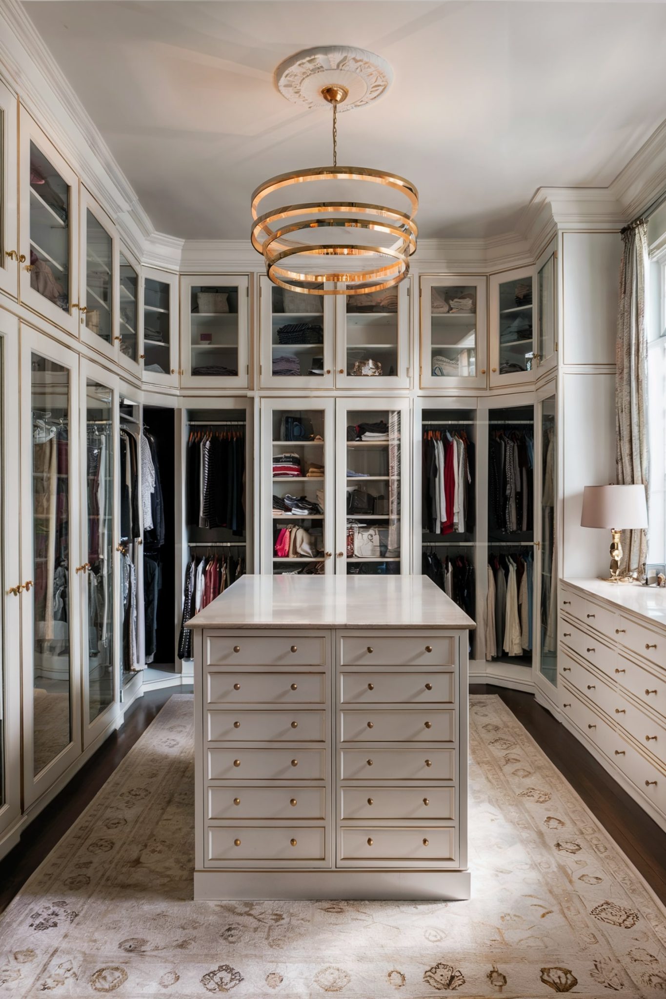 23 Distinguishing Features of Luxury Walk-in Closets that Make Them ...