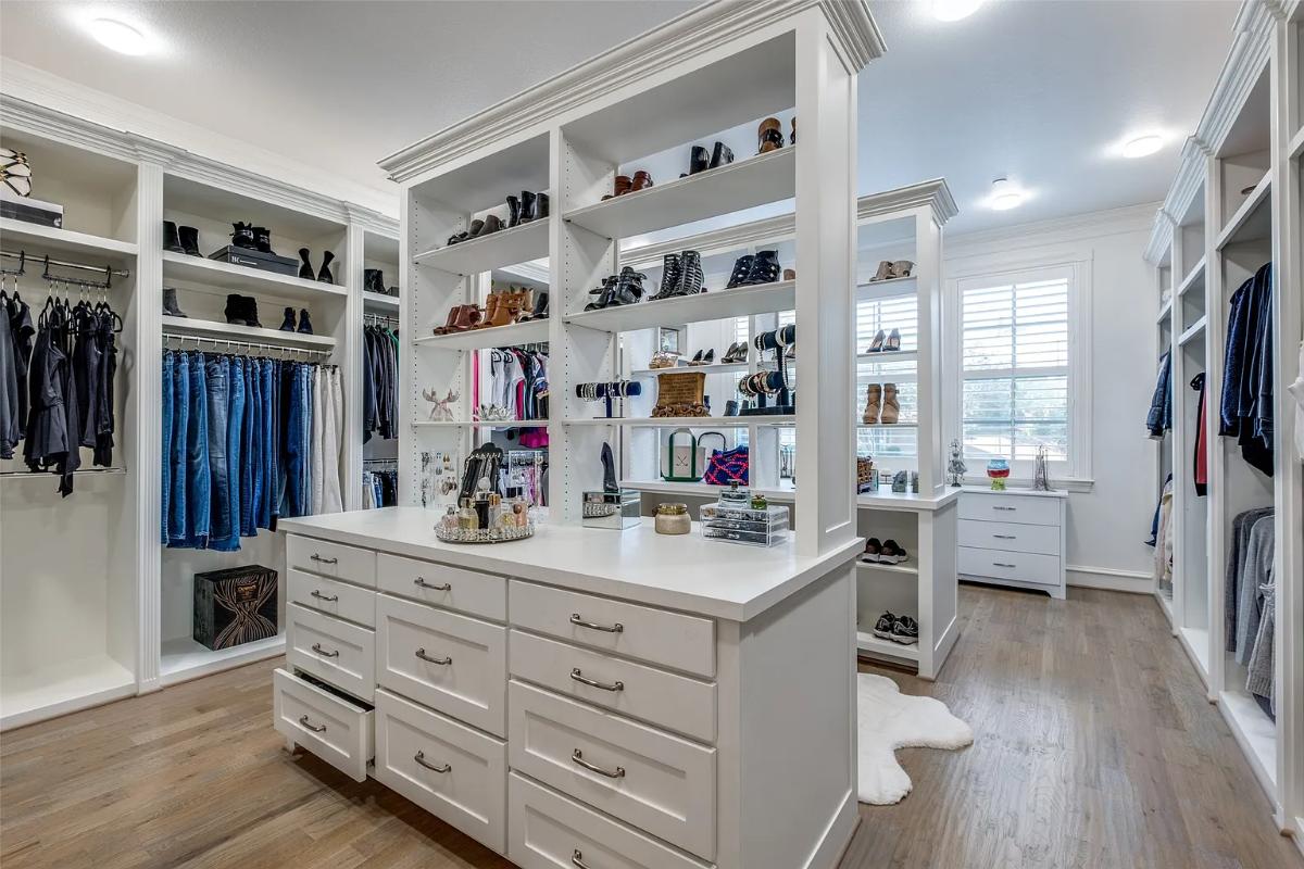 Walk-in closet