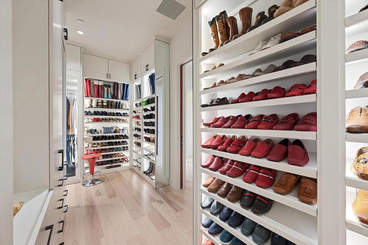 Walk-in closet