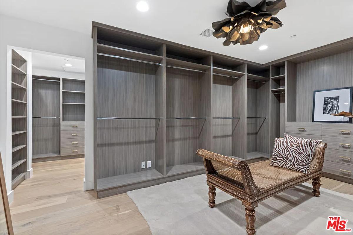 Walk-in closet
