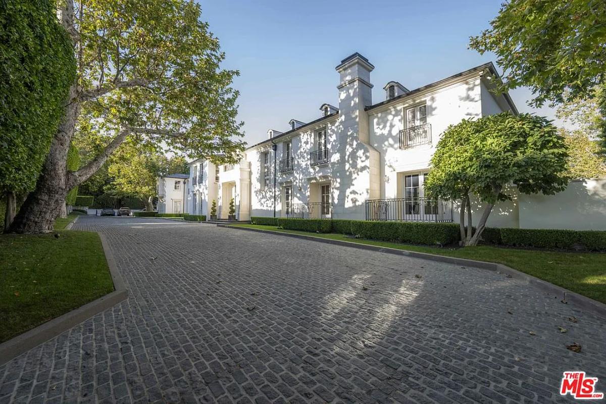 Cobblestone driveway