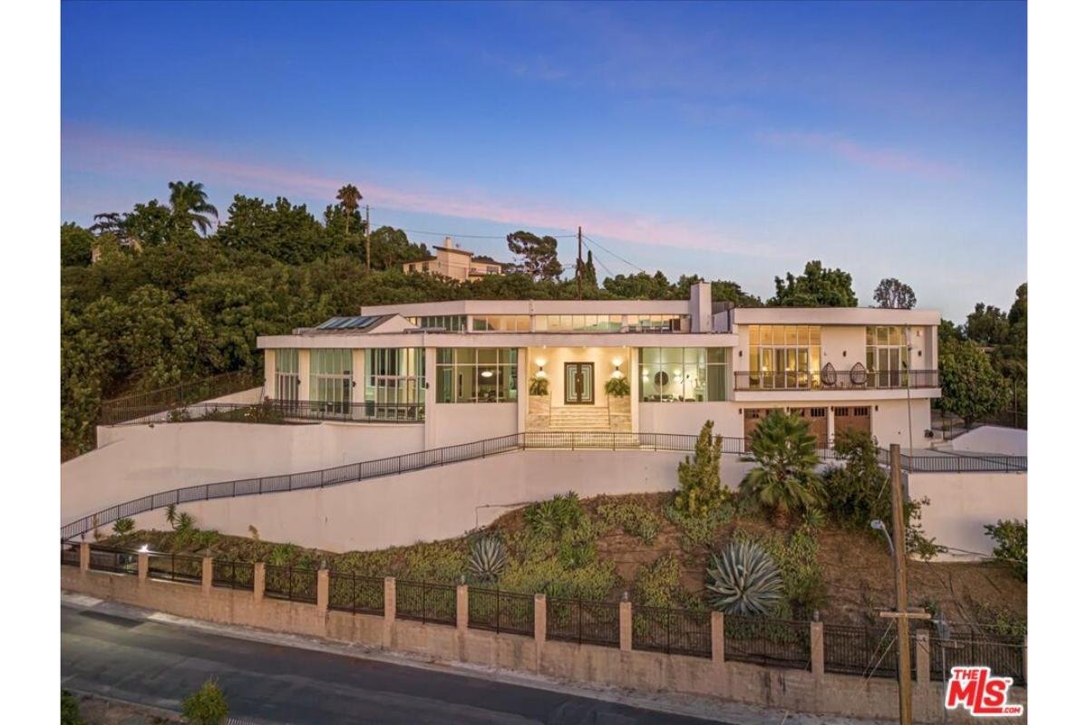 4-Bedroom Mansion 
