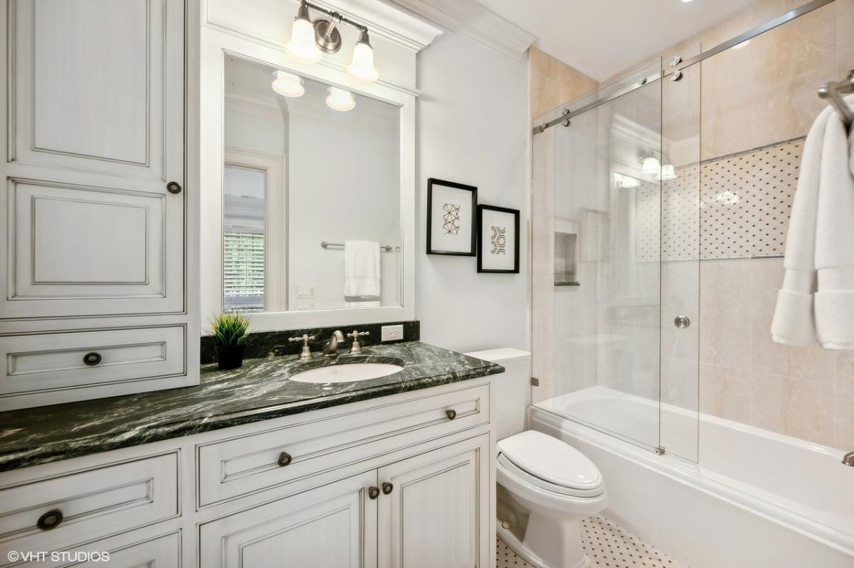 Bathroom with a sink, toilet and a walk-in shower.