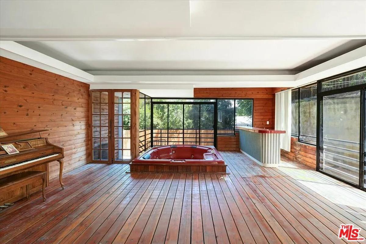 Jacuzzi