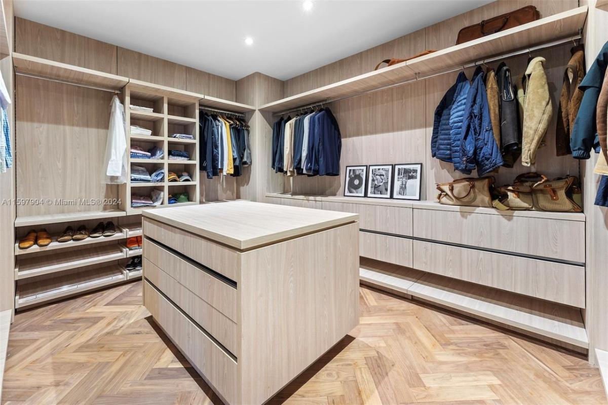 Walk-in closet
