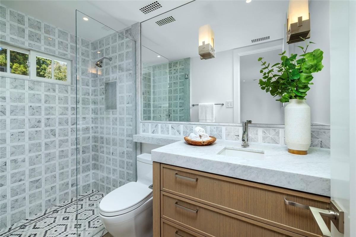 Bathroom with a sink, toilet and a walk-in shower.
