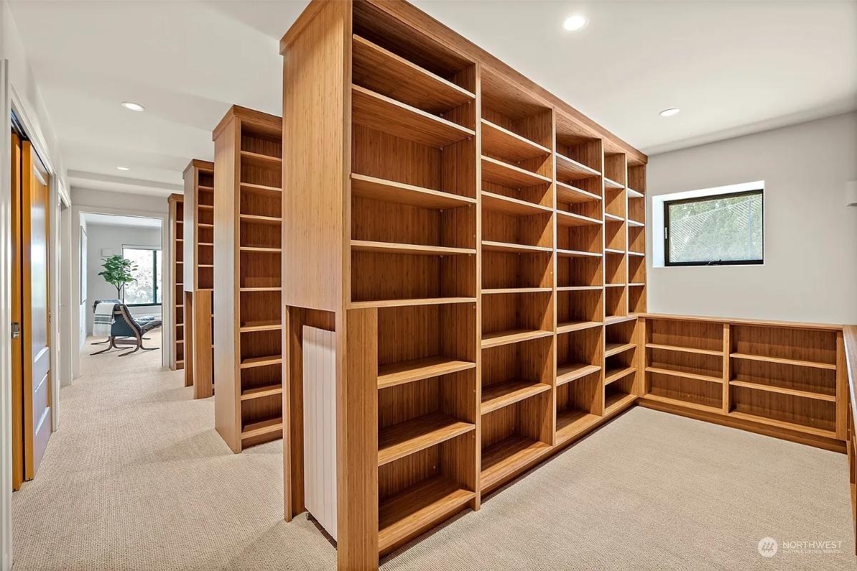 Walk-in closet