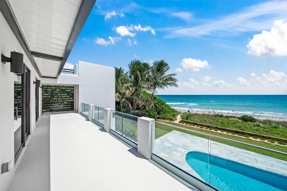 Terrace overlooking the pool and the ocean.