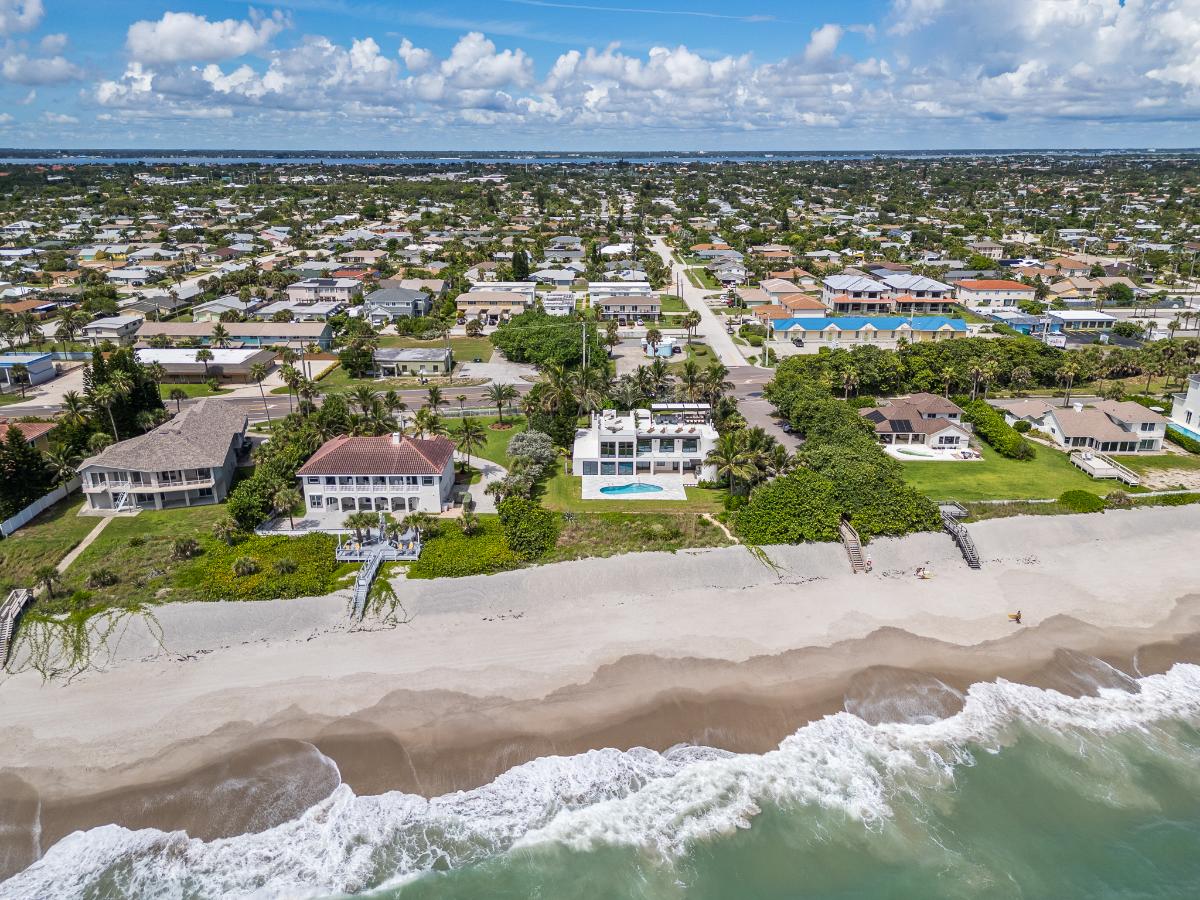 Aerial view of the mansion.