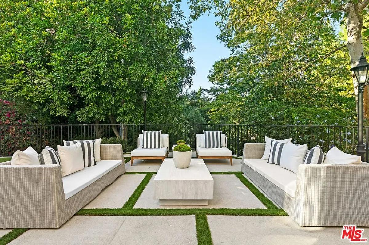 Outdoor living space