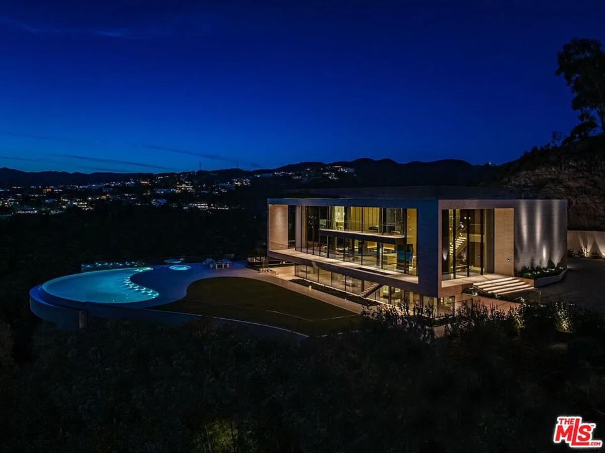 Aerial view of the mansion.