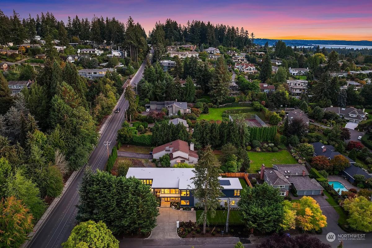 Aerial view of the mansion.