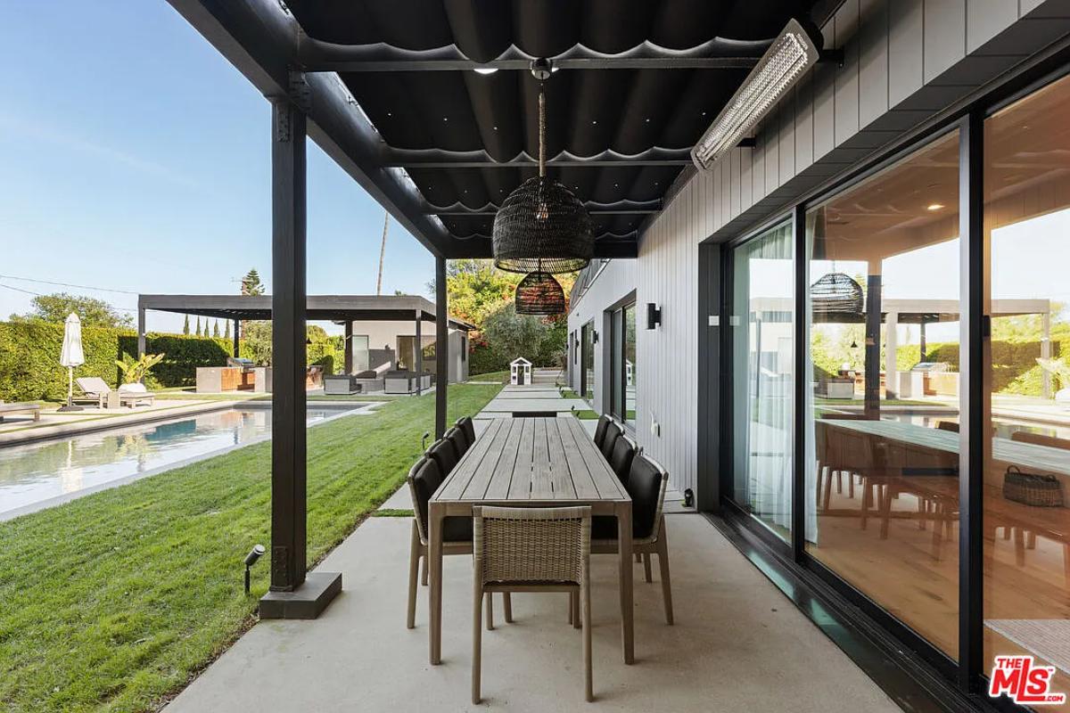 Outdoor dining area