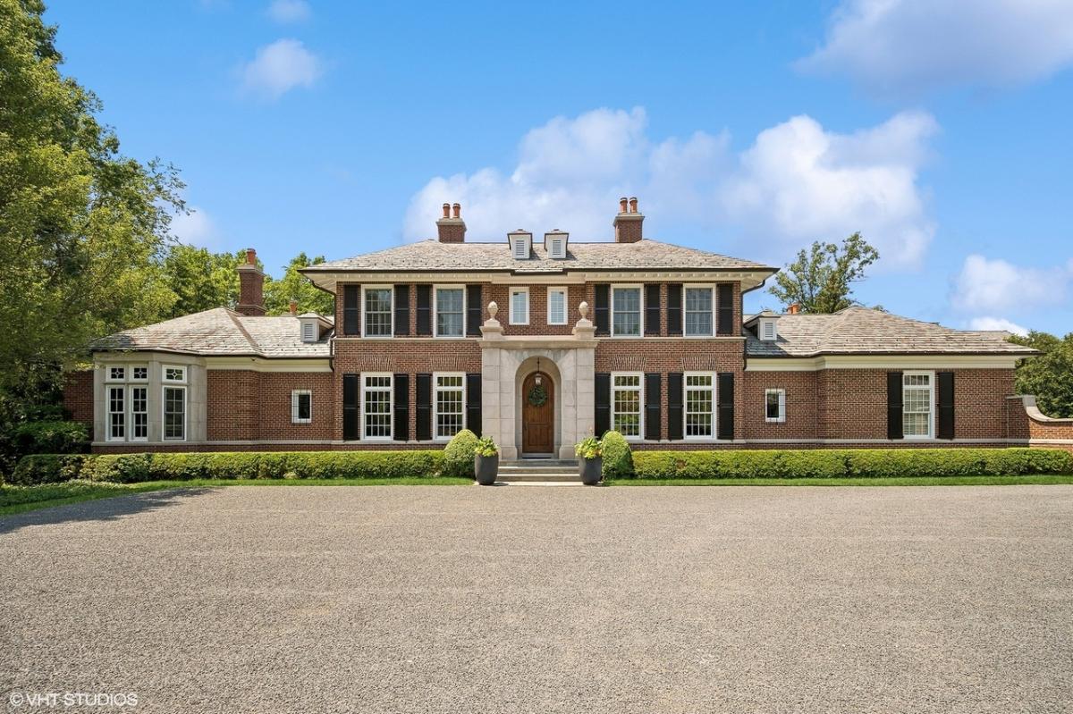 Front view of the mansion.