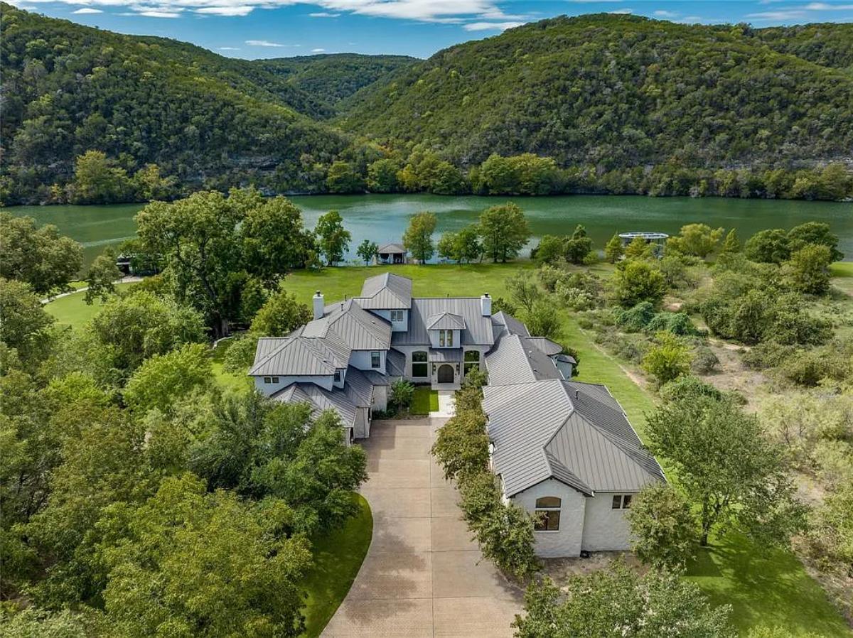 Aerial view of the mansion.