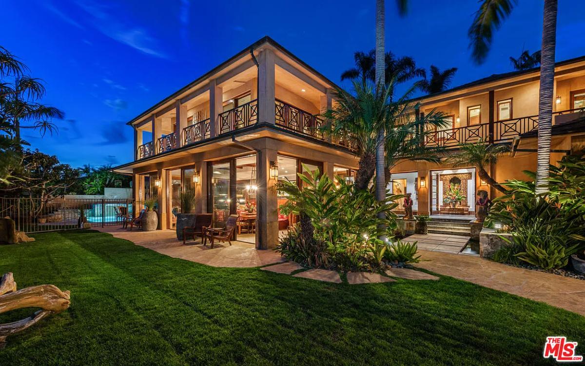 Exterior view of the mansion.