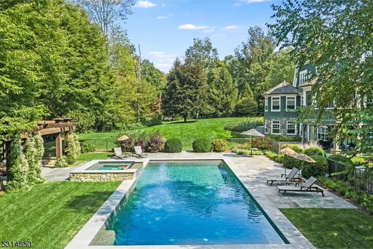 Pool with a jacuzzi and a pergola,