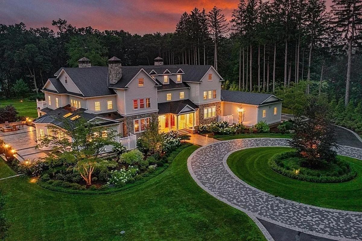 Aerial view of the mansion.