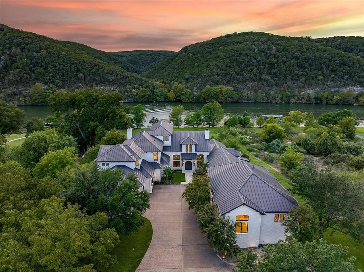 Aerial view of the mansion.