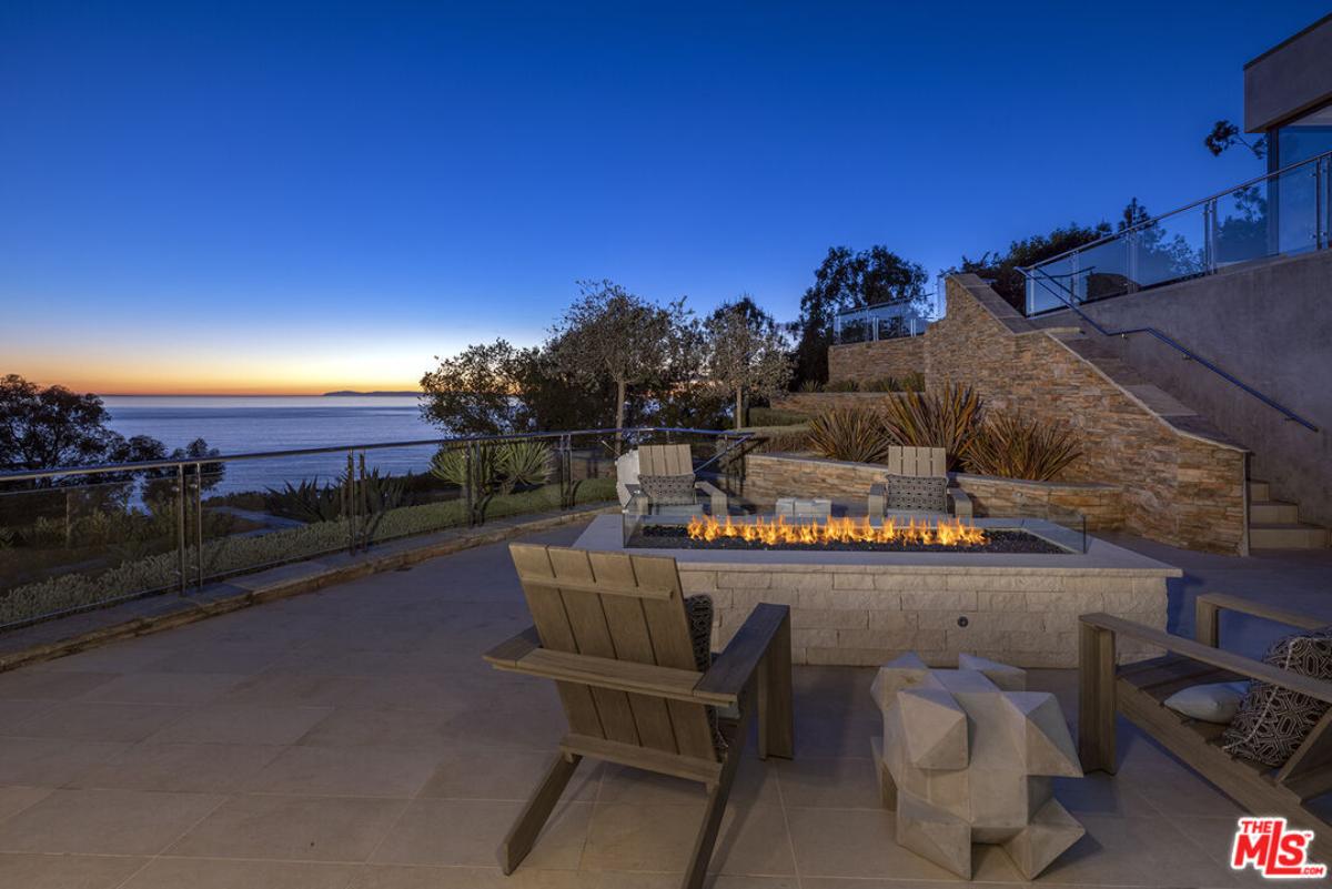Fire pit