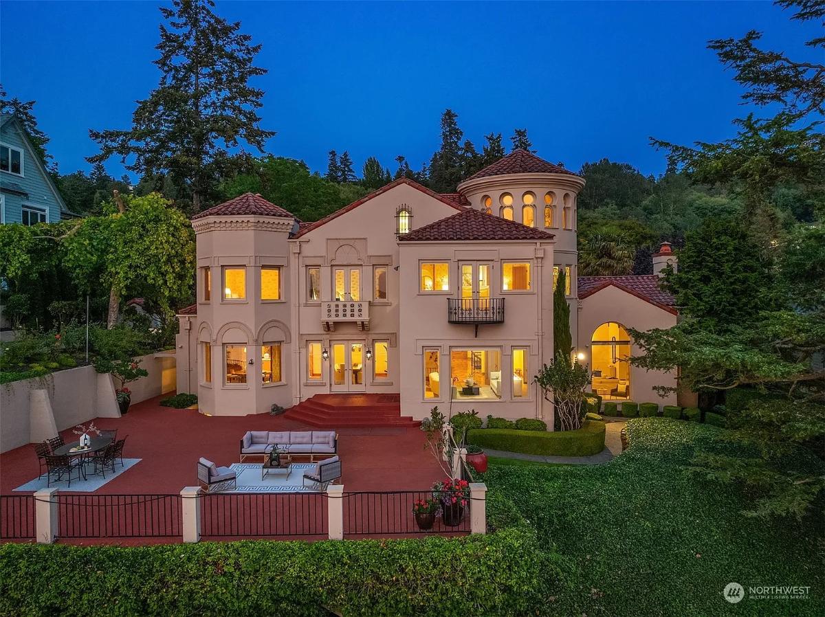 Rear view of the mansion.